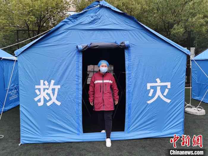 迟丽艳在工作。吉林市中心医院供图 驰援武汉的女护士:请叫我“小伙子”